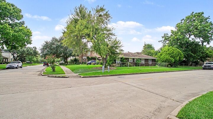 Property Photo: 4600 Pin Oak Lane TX 77401