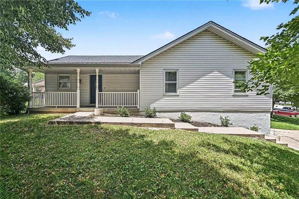 Property Photo:  1720 Regency Drive  MO 64060 