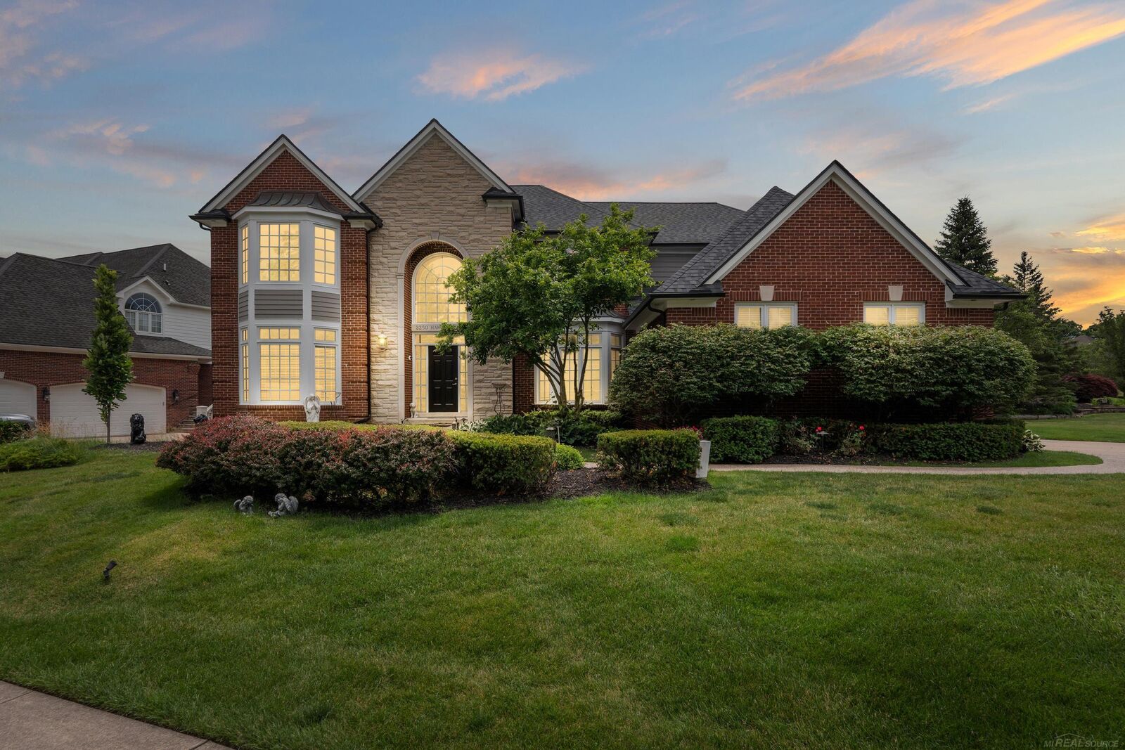 Property Photo:  2250 Hawthorne Drive  MI 48316 