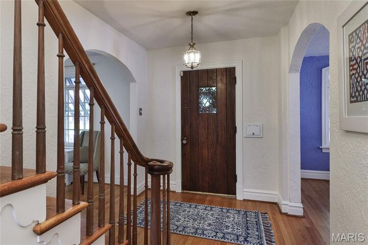 Property Photo:  418 Mission Court  MO 63130 