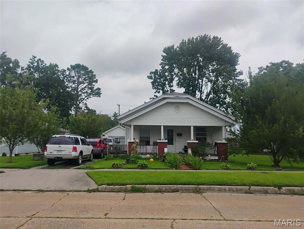 Property Photo:  417 Elliott Avenue  MO 63740 