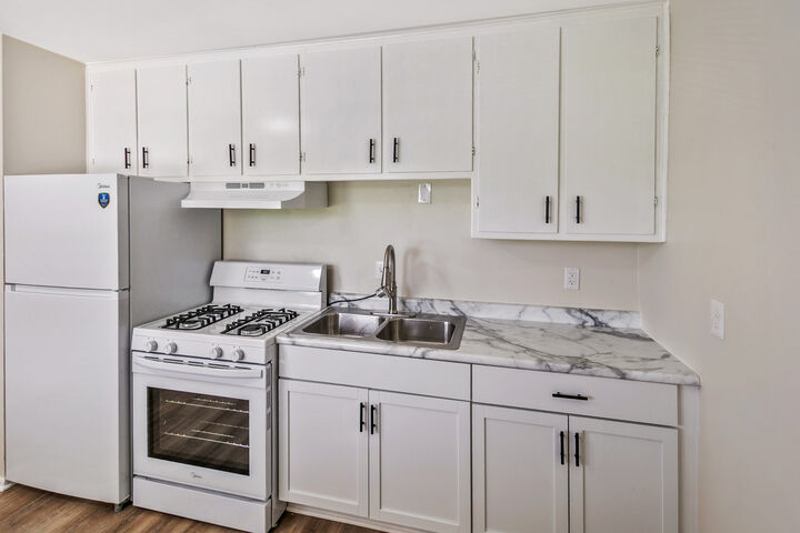 Property Photo:  1021 Tollview Avenue 5  IL 60505 