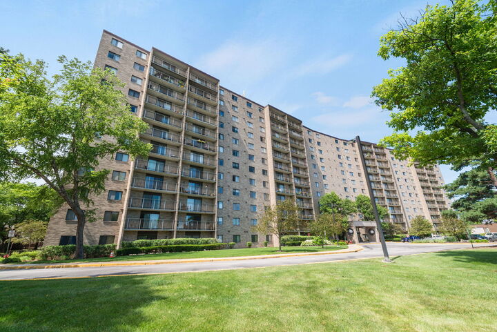 Property Photo:  6340 Americana Drive 117  IL 60527 
