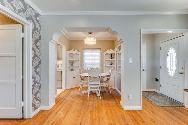 Property Photo:  1911 N Fairview Street  CA 91505 
