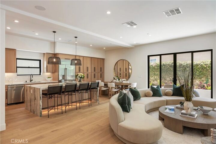 Property Photo:  245 W El Portal B  CA 92672 