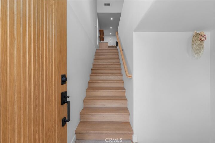 Property Photo:  13440 Moorpark Street 101  CA 91423 