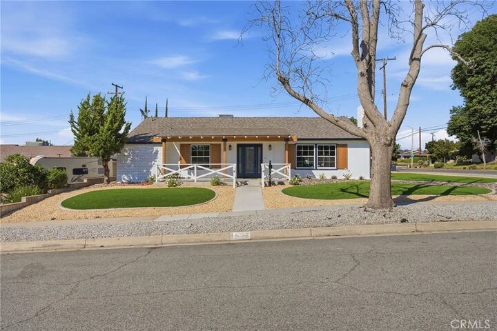 Property Photo:  351 Sherwood  CA 92373 