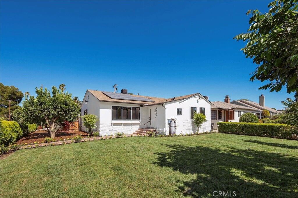 Property Photo:  5856 Halbrent Avenue  CA 91411 