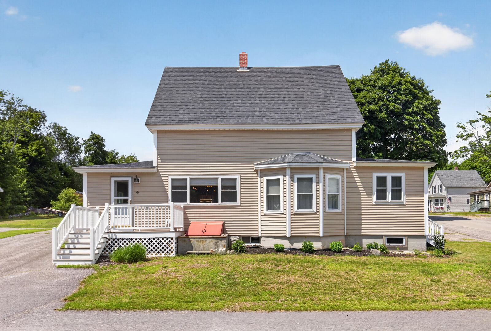 Property Photo:  4 Knox Street  ME 04462 