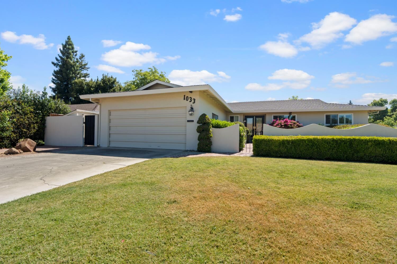 Property Photo:  1033 Sycamore Lane  CA 95695 