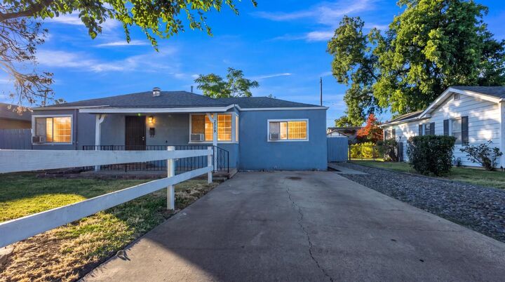 Property Photo:  2309 Hackberry Street  CA 95205 