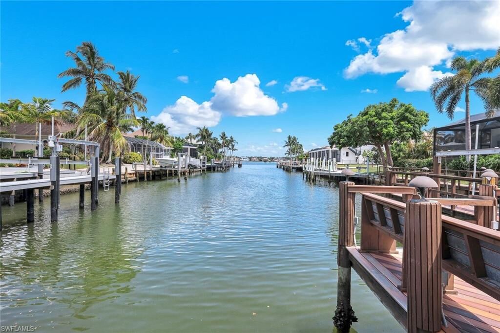 Property Photo:  511 Alameda Ct  FL 34145 