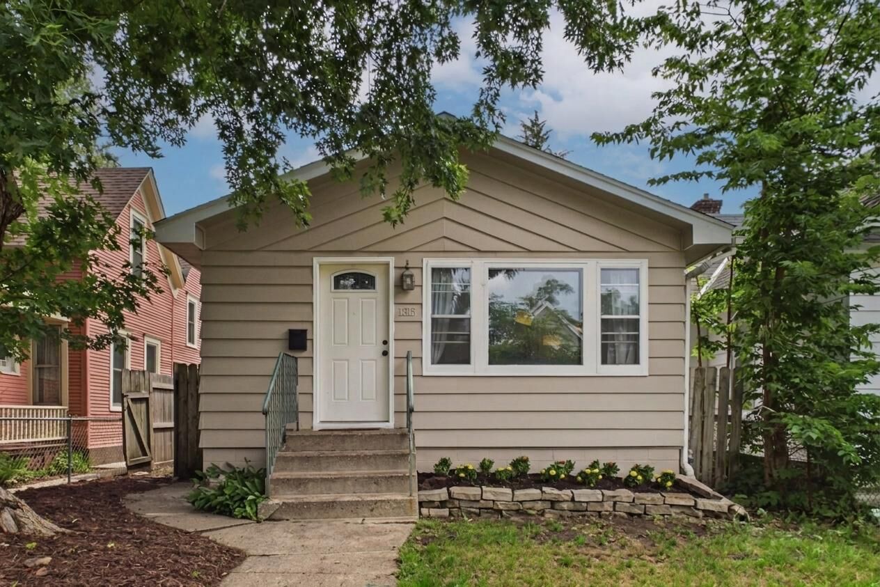 Property Photo:  1315 Buchanan Street NE  MN 55413 