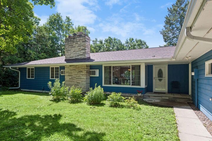 Property Photo:  4569 Shoreline Drive  MN 55384 