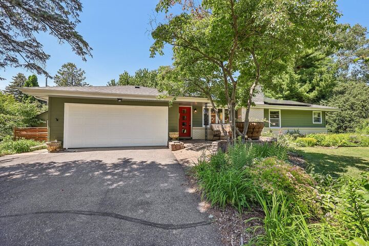 Property Photo:  2955 Regent Avenue N  MN 55422 
