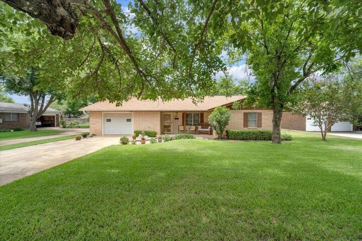 Property Photo:  419 S Williams Street  TX 76531 