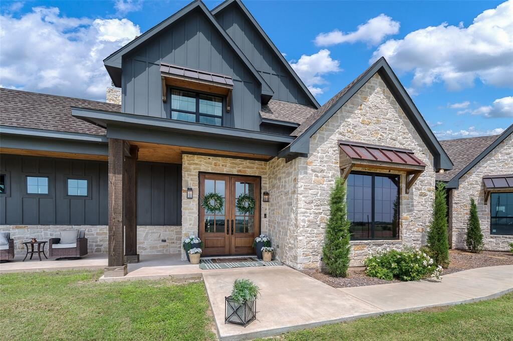 Property Photo:  249 County Road 359  TX 76252 