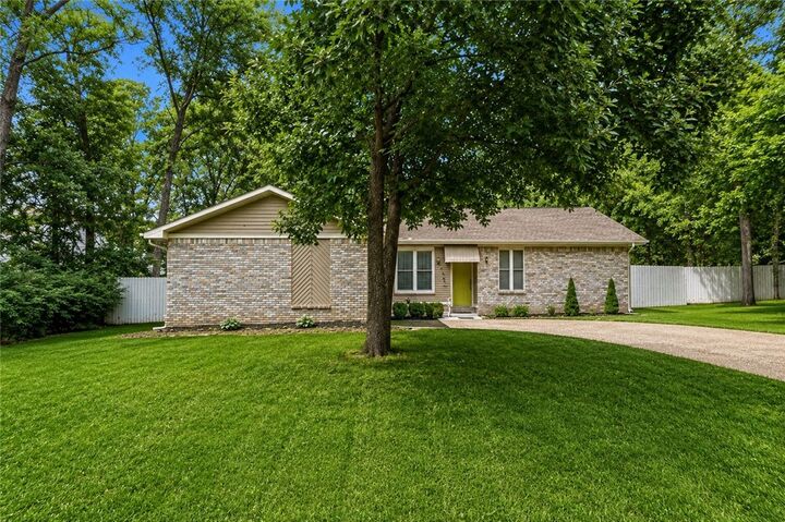 Property Photo:  2520 E Gentle Oaks Lane  AR 72703 