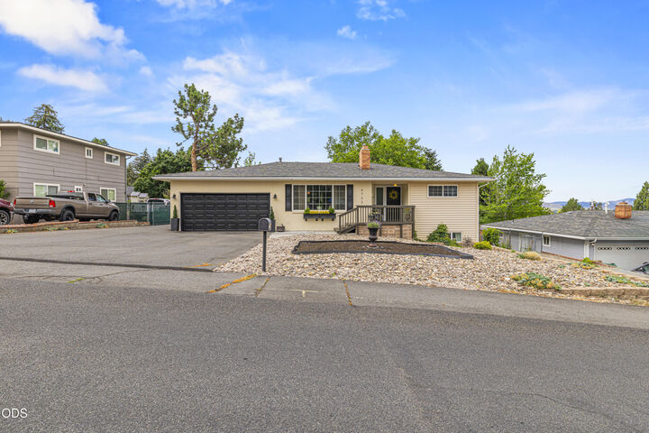 Property Photo:  6732 Eberlein Avenue  OR 97603 