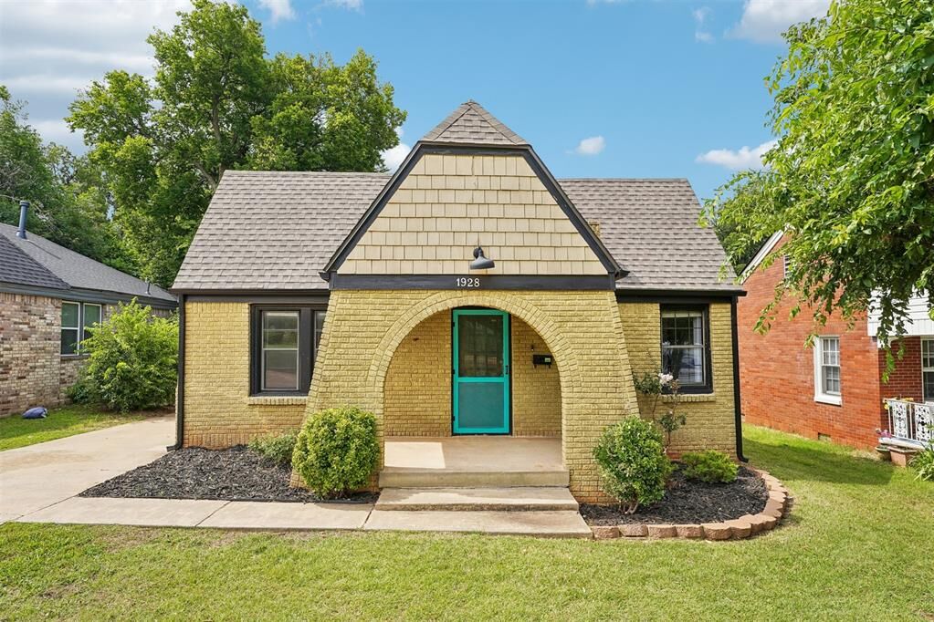 Property Photo:  1928 NW 37th Street  OK 73118 