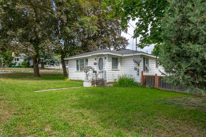 729 Stanley Avenue — photo 1