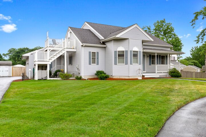 Property Photo:  4 Calas Circle  MA 01960 