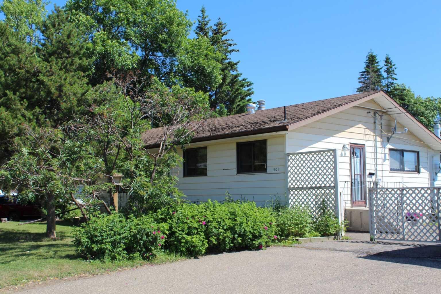 Property Photo:  310 2nd Street SW  AB T0H 2M0 