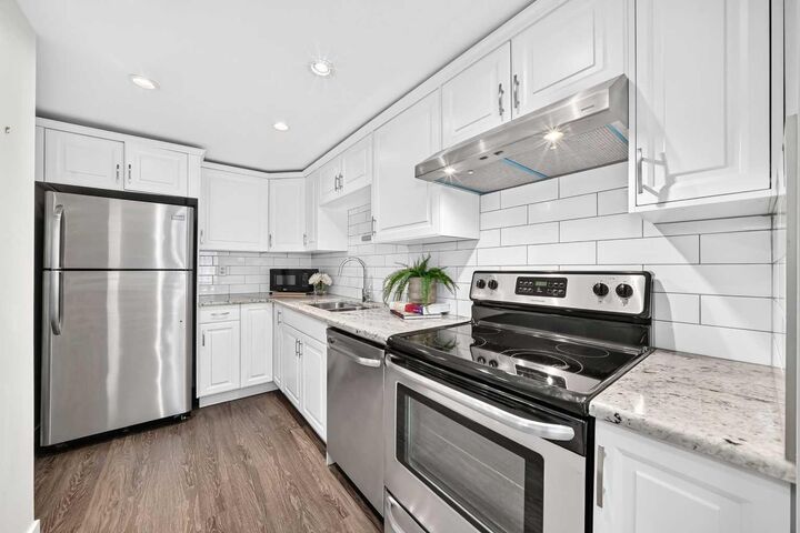 Property Photo:  1323 15 Avenue SW 804  AB T3C 0X8 