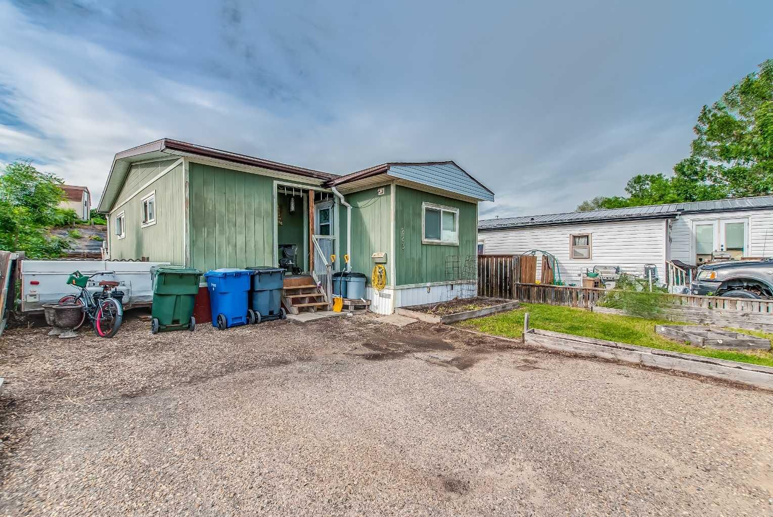 Property Photo:  223 Fairchild Street SW  AB T1A 7Z6 