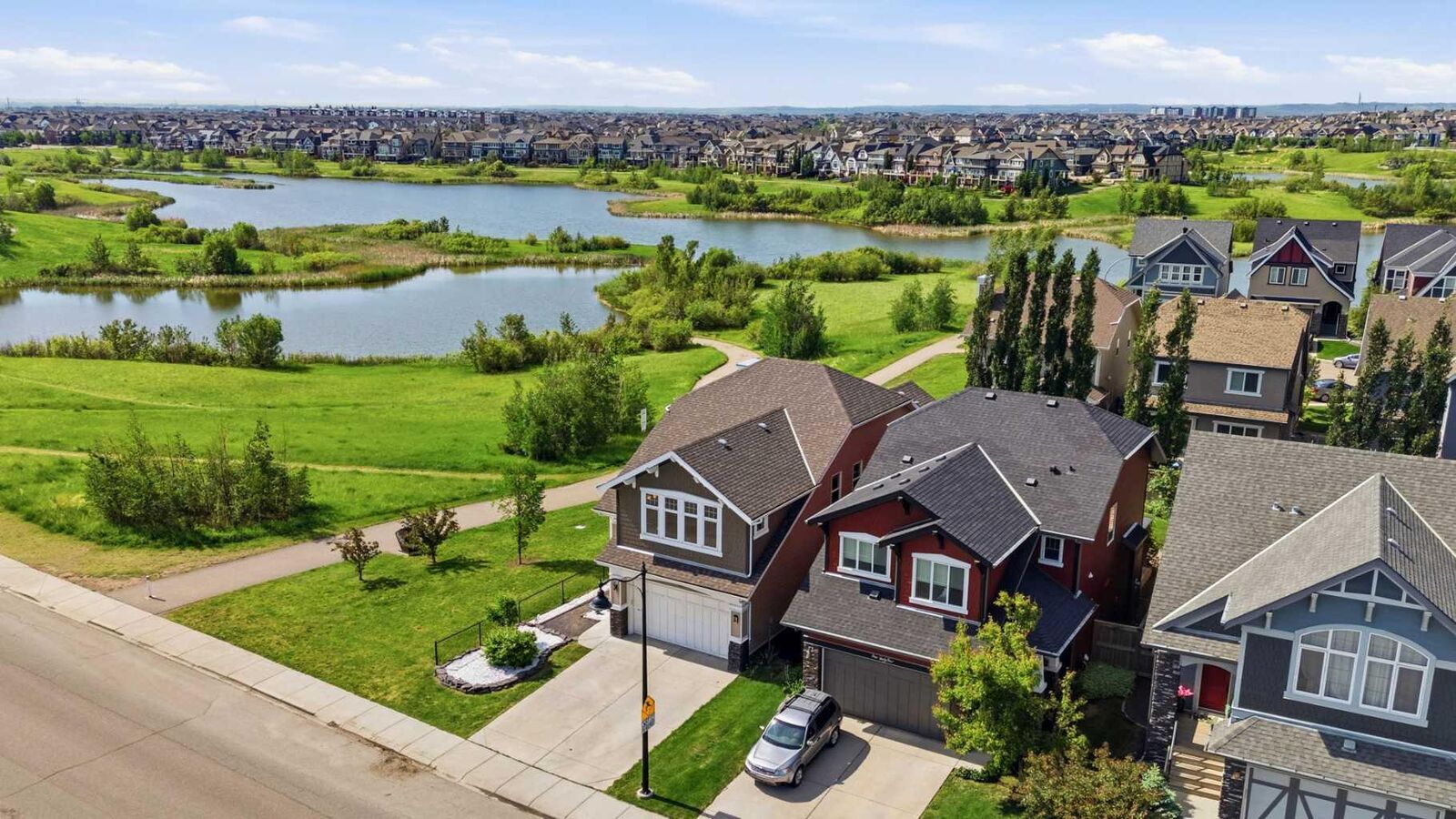 Property Photo:  468 Mahogany Boulevard SE  AB T3M 1M9 
