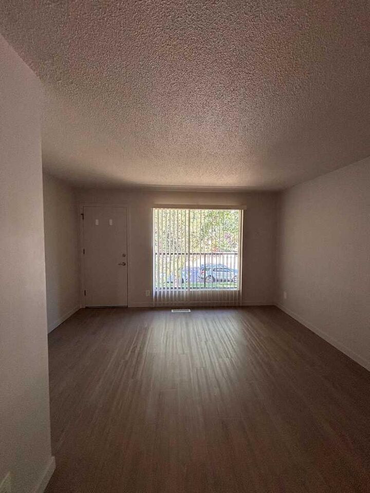 Property Photo:  1814 10 Avenue S 9  AB T1K 0B6 