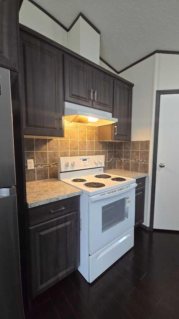 Property Photo:  10209 92 Avenue 113  AB T0A 2C0 