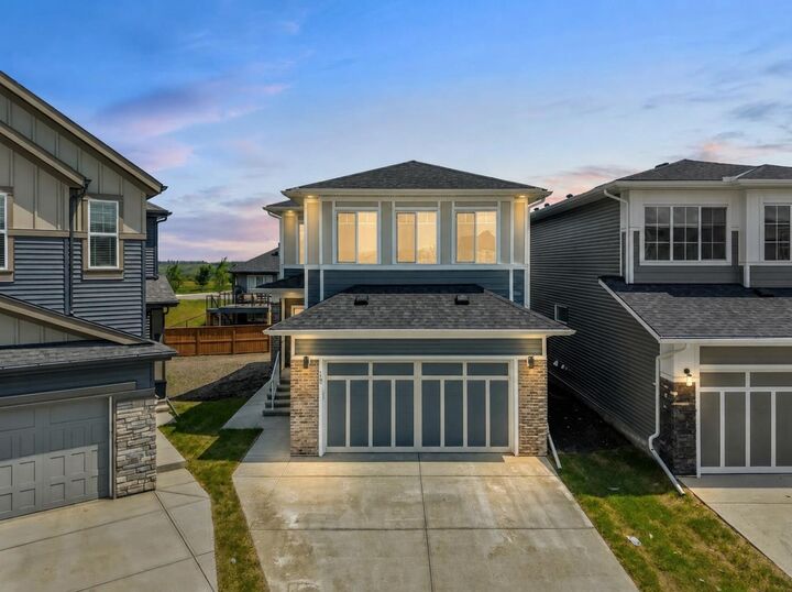 129 Walgrove Bay SE — photo 1