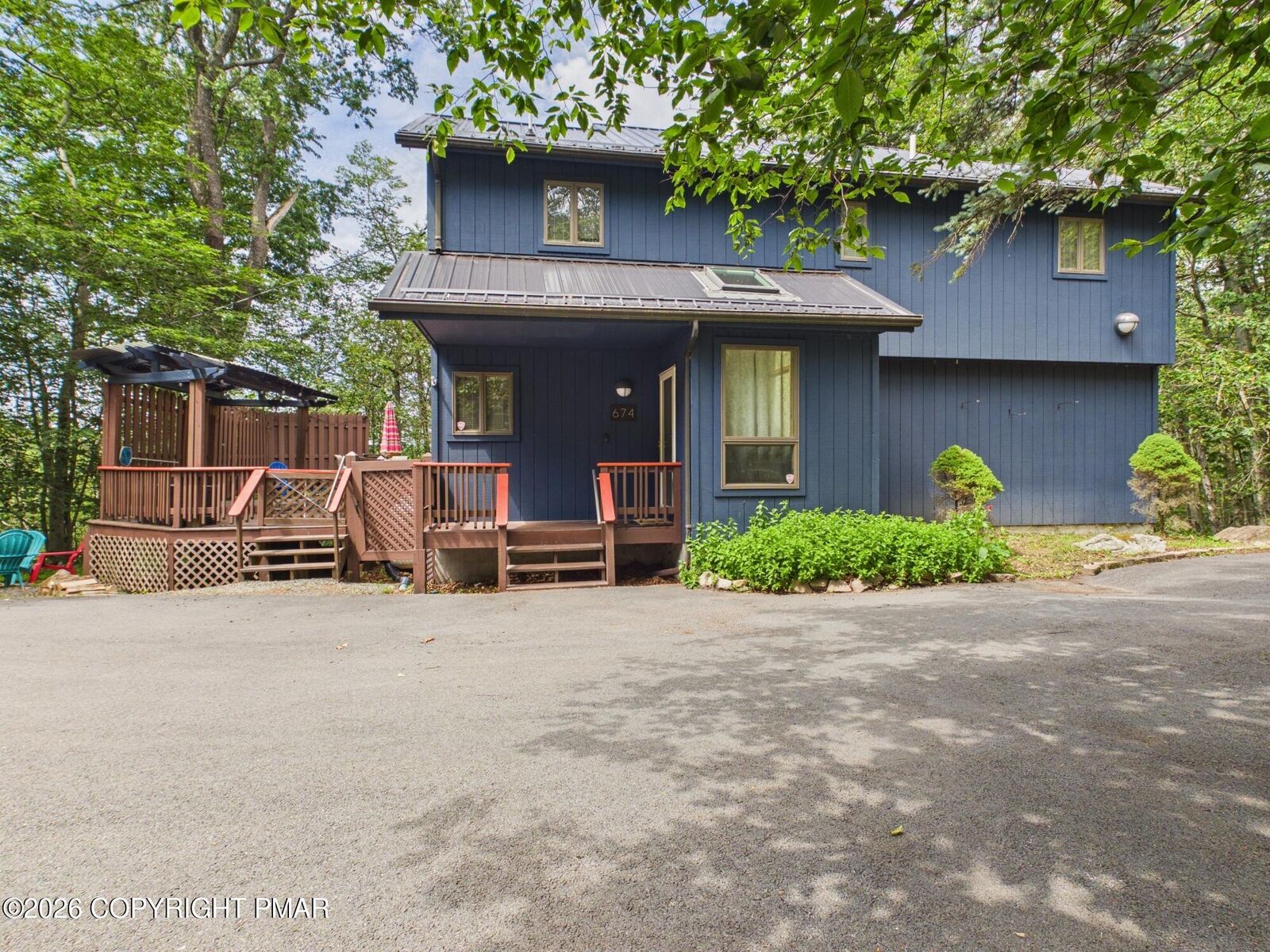 Property Photo:  674 Glen Circle Drive  PA 18466 