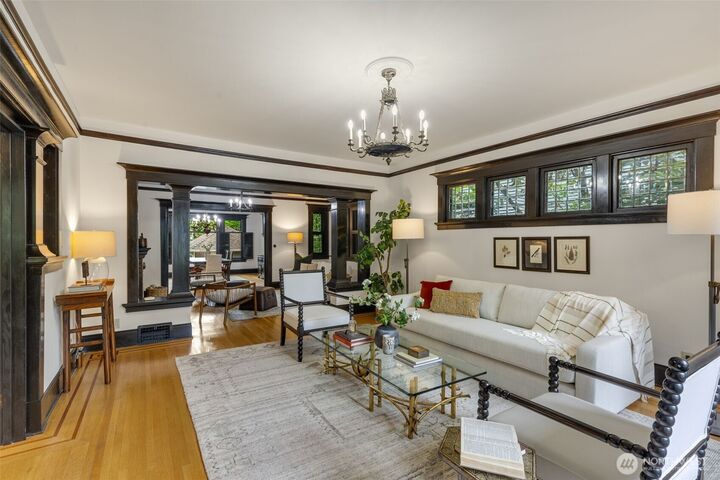 Property Photo:  1000  15th Avenue E  WA 98112 