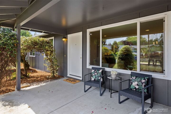 Property Photo:  2507  Vashon Court NE  WA 98059 