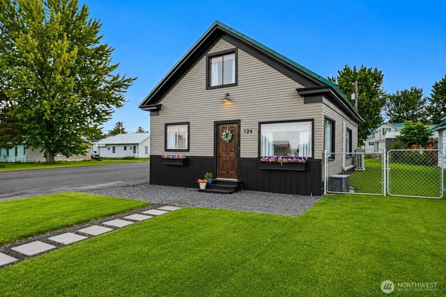 Property Photo:  124 N 3rd Street  WA 99115 