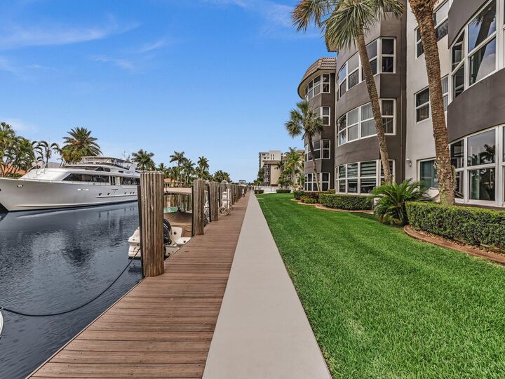 Property Photo:  3031 NE 51st Street 403W  FL 33308 