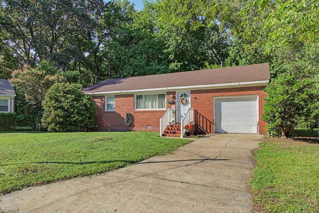 Property Photo:  608 Cromer Ct  VA 23661 