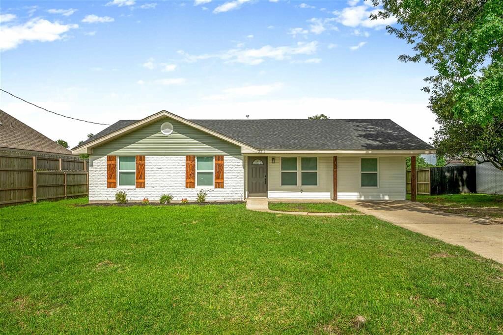 Property Photo:  2213 Comanche Street  LA 70663 