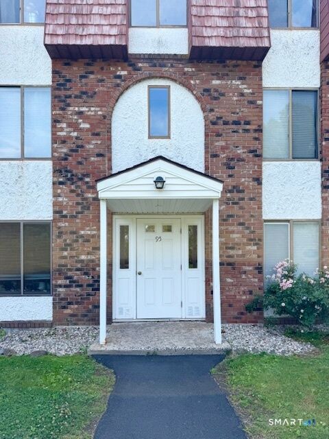 Property Photo:  95 Woodsedge Drive 2C  CT 06111 