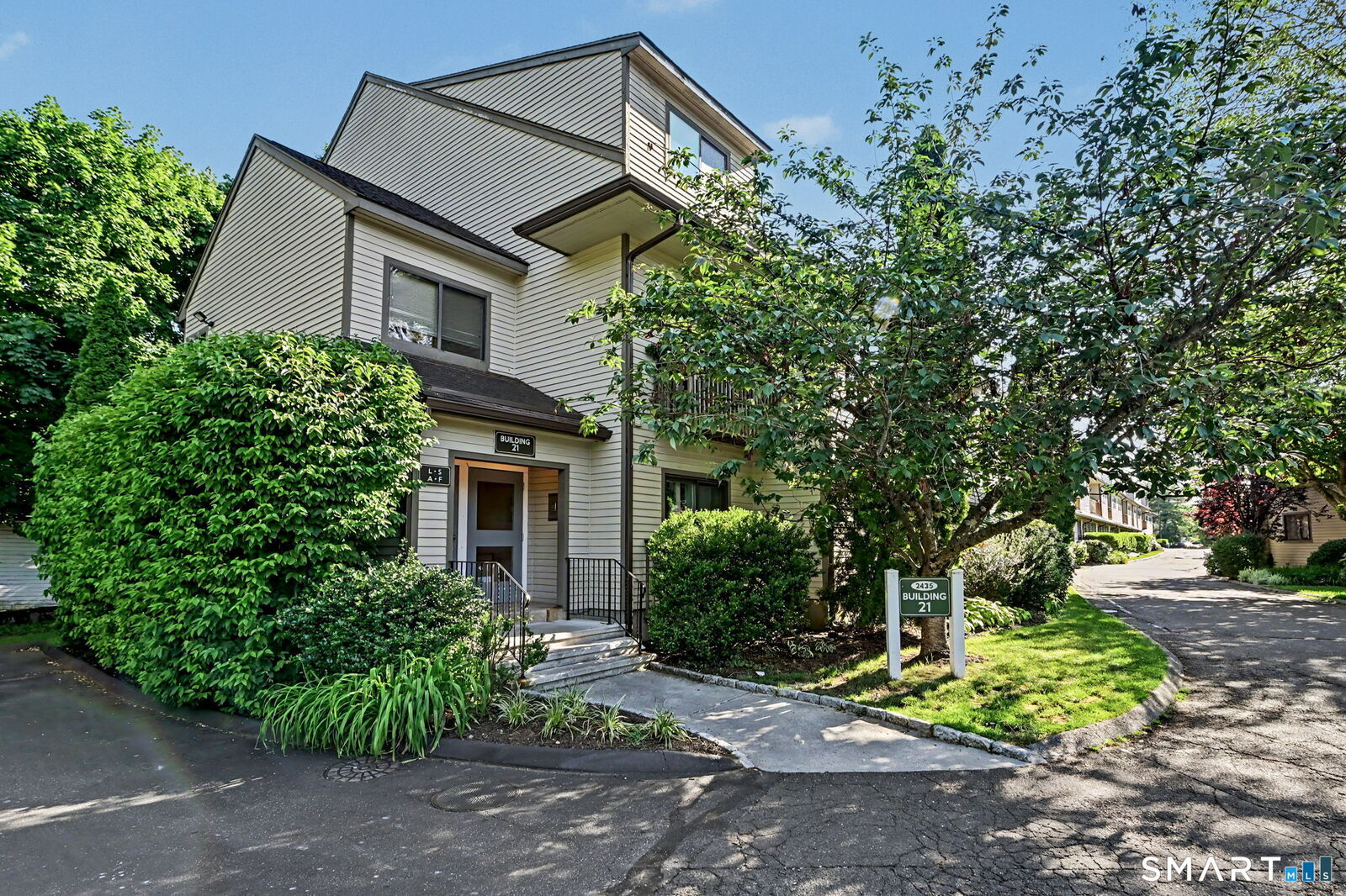 Property Photo: 2435 Bedford Street 21S CT 06905