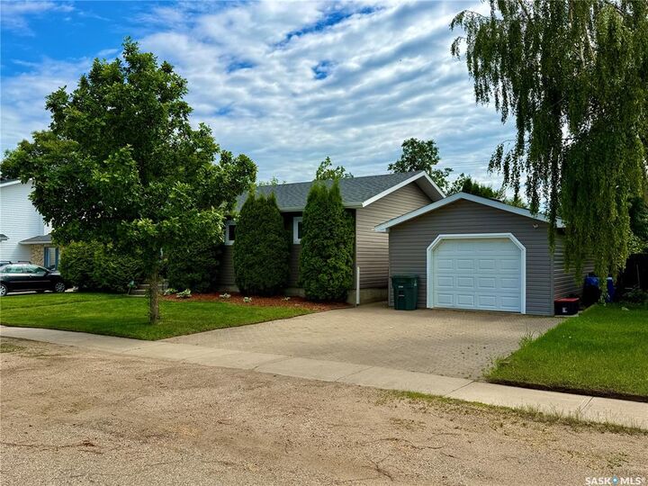 Property Photo:  208 James Street  SK S0K 2L0 