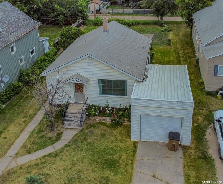 Property Photo: 108 Crawford Avenue E SK S0E 1A0