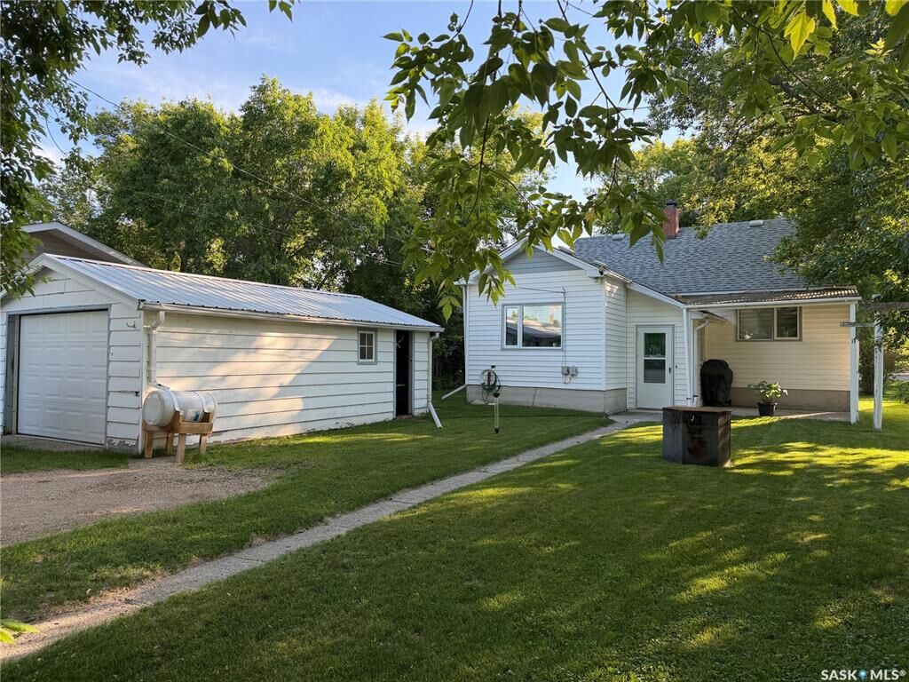 Property Photo:  109 Lonsdale Street  SK S0G 5A0 