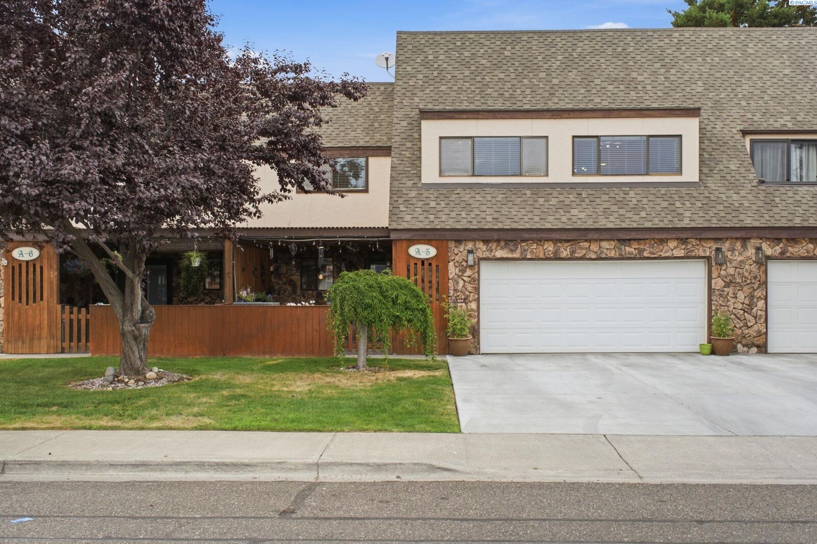 Property Photo: 4214 W Klamath Ave, Apt A5 WA 99336