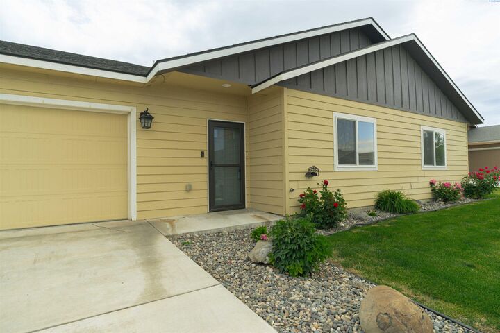 Property Photo:  588 N Harrison Place  WA 99336 