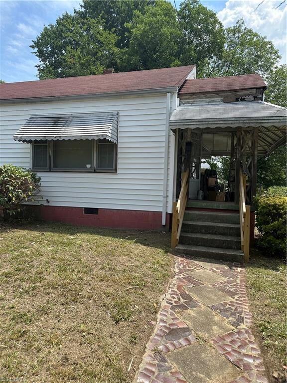Property Photo: 1113 Benjamin Benson Street NC 27406
