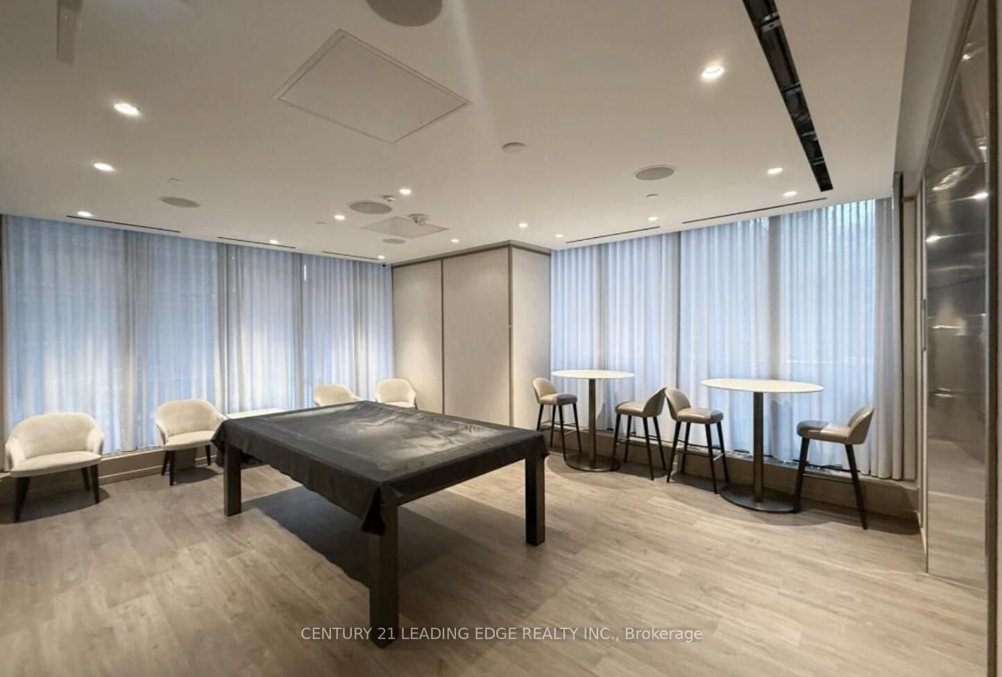 Property Photo:  125 Blue Jays Way 3303  ON M5V 0N5 