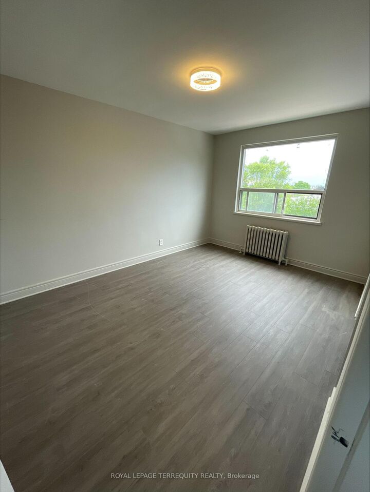 Property Photo:  2548 Keele Street 204  ON M6L 2N8 
